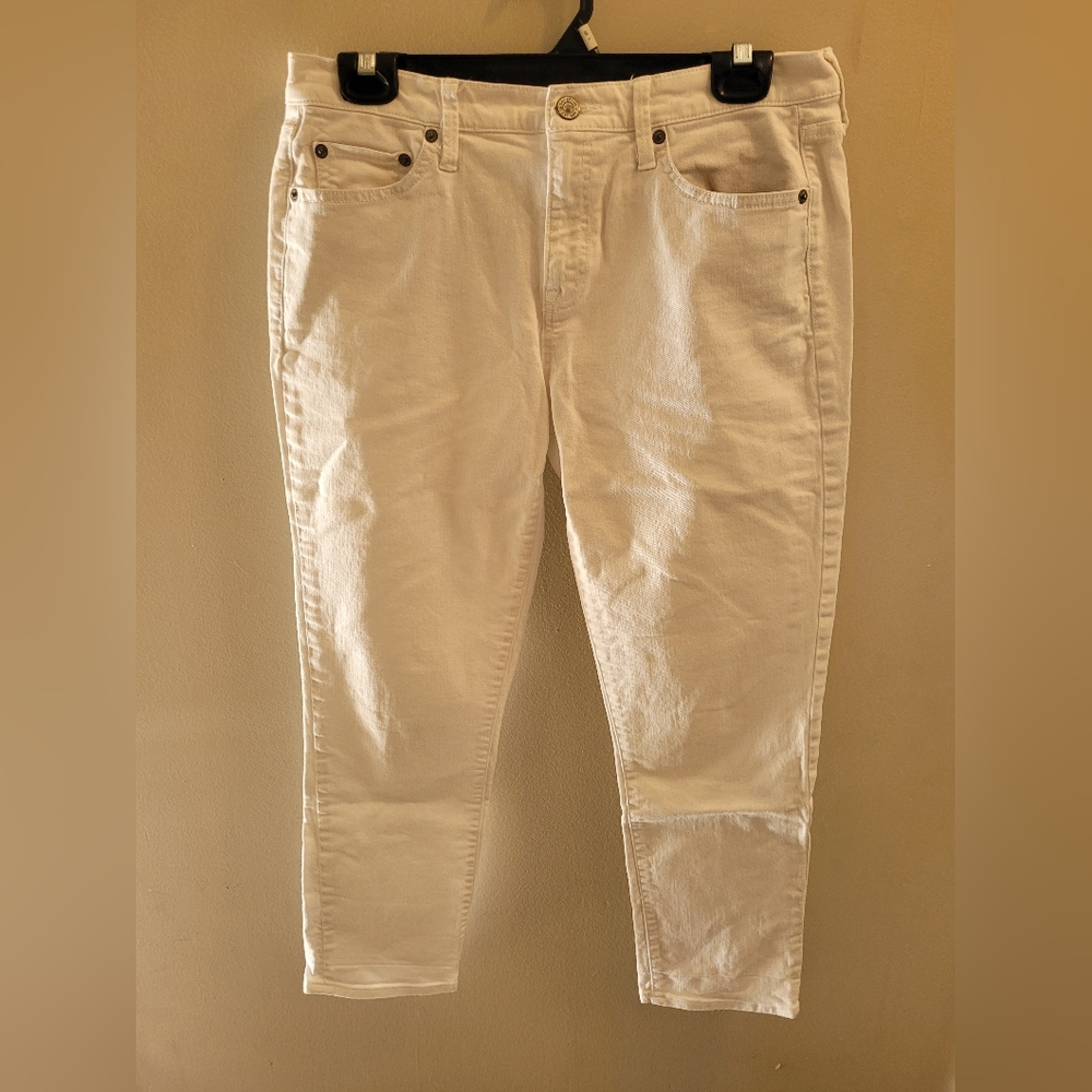 Gap womans white jeans. Size 28.